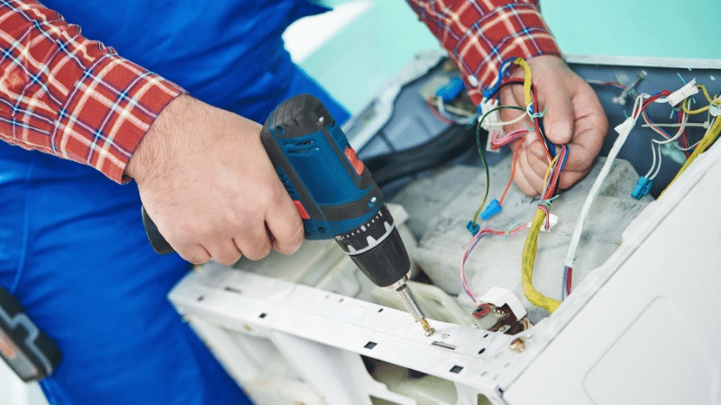 Beylikdüzü Hotpoint Hotpoint çamaşır makinesi kart tamiri – Su almama arızası orijinal parça ile giderildi. - Teknik servis örneği